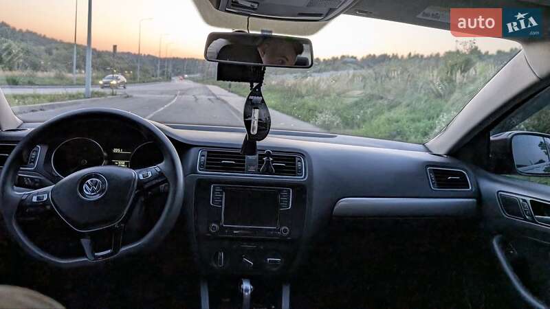 Седан Volkswagen Jetta 2016 в Львове