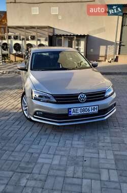 Седан Volkswagen Jetta 2015 в 