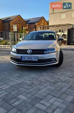 Седан Volkswagen Jetta 2015 в 