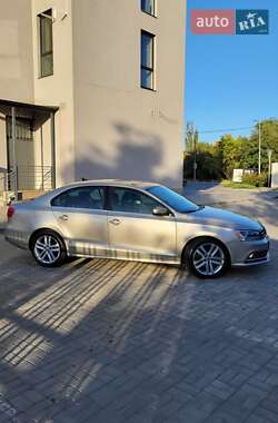 Седан Volkswagen Jetta 2015 в 