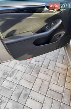 Седан Volkswagen Jetta 2015 в 