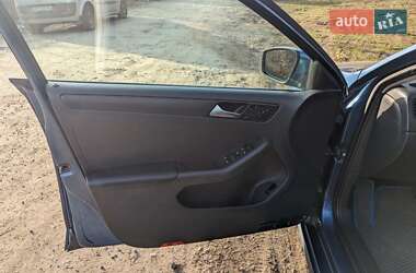 Седан Volkswagen Jetta 2015 в Ужгороде