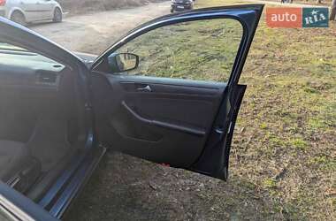 Седан Volkswagen Jetta 2015 в Ужгороде