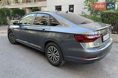 Седан Volkswagen Jetta 2018 в 