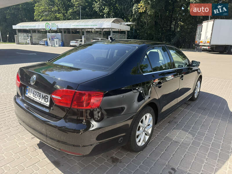 Седан Volkswagen Jetta 2013 в Киеве