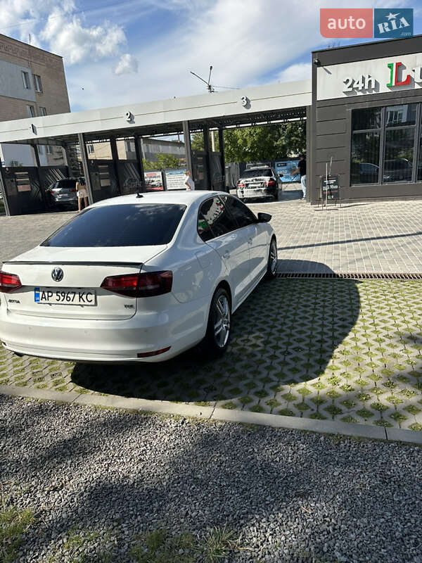 Седан Volkswagen Jetta 2016 в Тернополе
