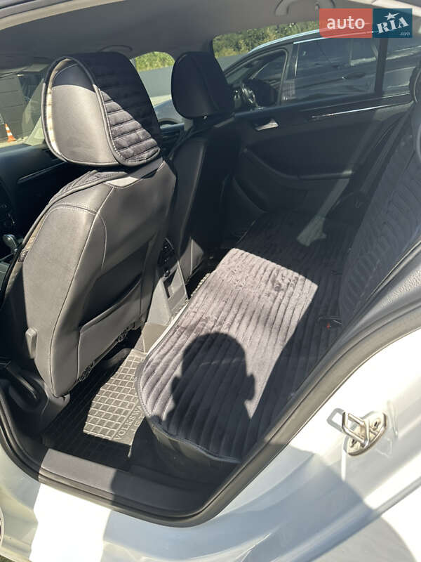 Седан Volkswagen Jetta 2016 в Тернополе