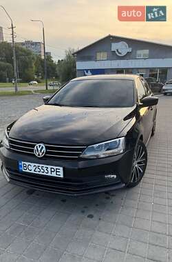 Седан Volkswagen Jetta 2016 в 