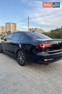 Седан Volkswagen Jetta 2016 в 