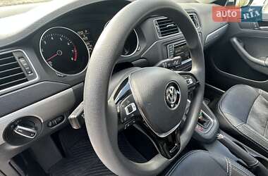 Седан Volkswagen Jetta 2017 в 