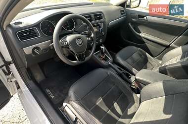 Седан Volkswagen Jetta 2017 в 
