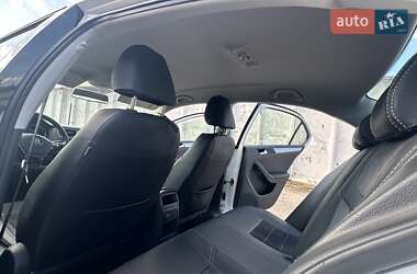Седан Volkswagen Jetta 2017 в 