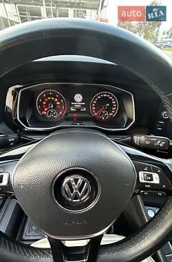 Седан Volkswagen Jetta 2019 в 