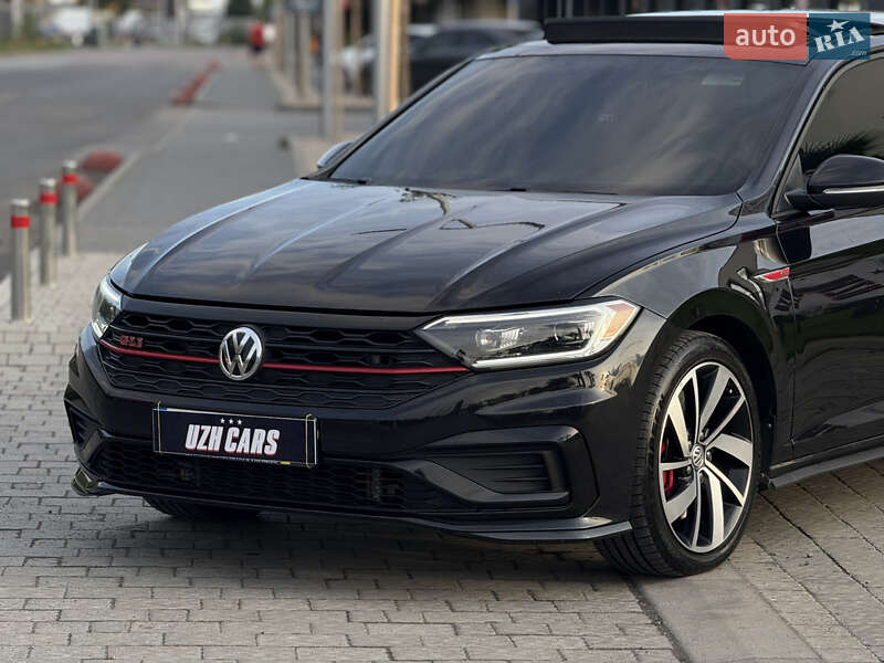 Седан Volkswagen Jetta 2019 в Ужгороді