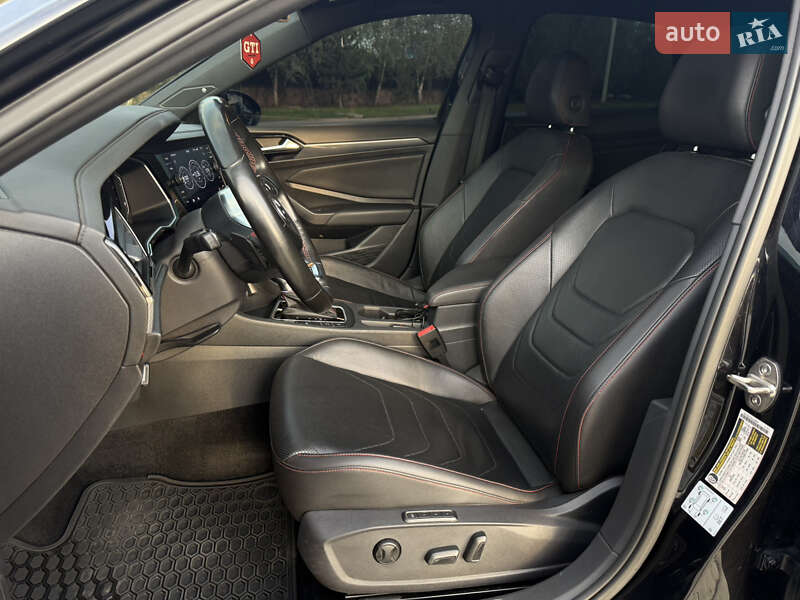 Седан Volkswagen Jetta 2019 в Ужгороді