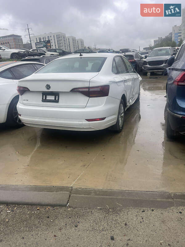 Седан Volkswagen Jetta 2019 в Львове