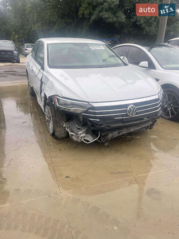Седан Volkswagen Jetta 2019 в Львове