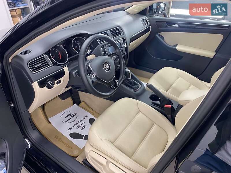 Седан Volkswagen Jetta 2015 в Києві