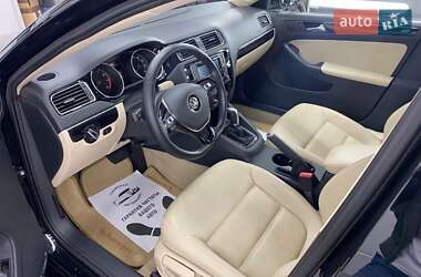 Седан Volkswagen Jetta 2015 в 