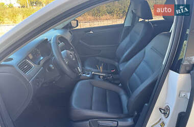 Седан Volkswagen Jetta 2011 в 