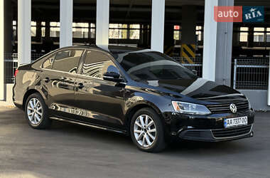 Седан Volkswagen Jetta 2012 в 