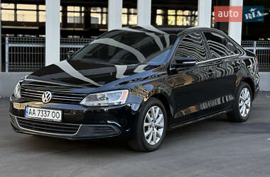 Седан Volkswagen Jetta 2012 в 