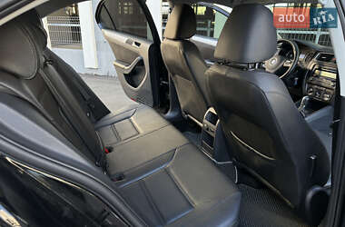 Седан Volkswagen Jetta 2012 в 