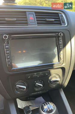 Седан Volkswagen Jetta 2011 в 