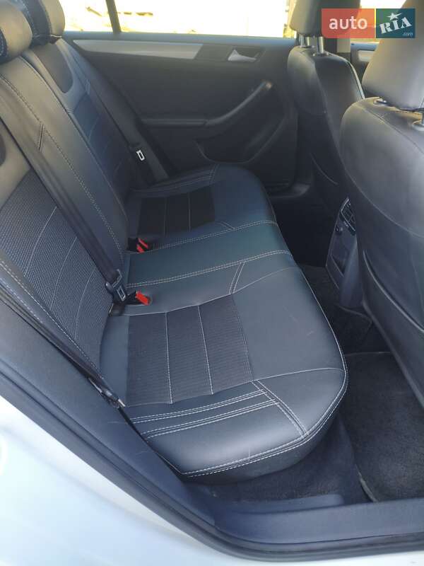 Седан Volkswagen Jetta 2016 в Запоріжжі