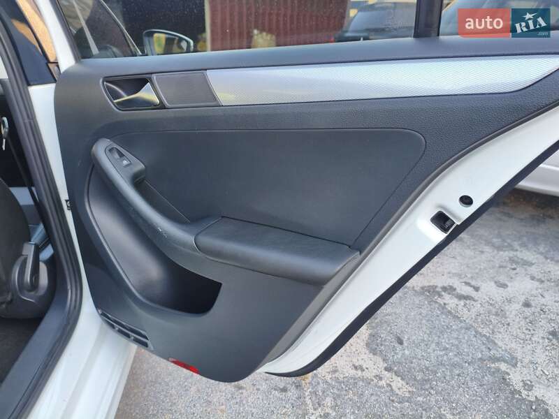 Седан Volkswagen Jetta 2016 в Запоріжжі