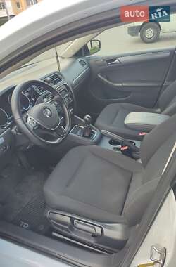 Седан Volkswagen Jetta 2014 в 