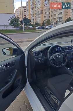 Седан Volkswagen Jetta 2014 в 