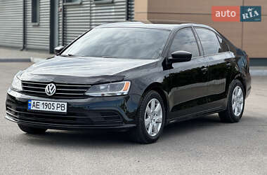 Седан Volkswagen Jetta 2015 в 