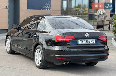 Седан Volkswagen Jetta 2015 в 