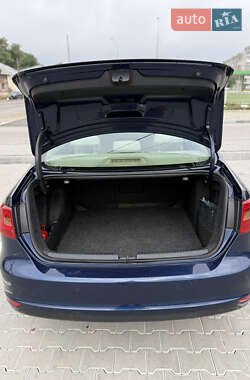 Седан Volkswagen Jetta 2011 в 