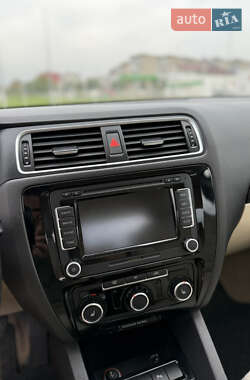 Седан Volkswagen Jetta 2011 в 