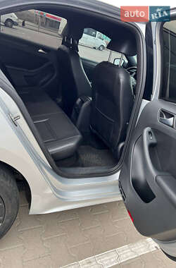 Седан Volkswagen Jetta 2014 в 
