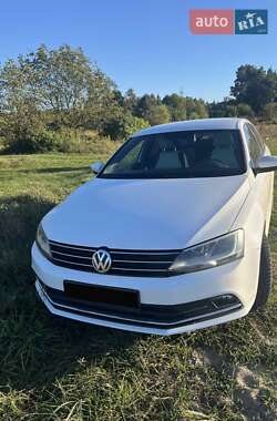 Седан Volkswagen Jetta 2015 в Ровно