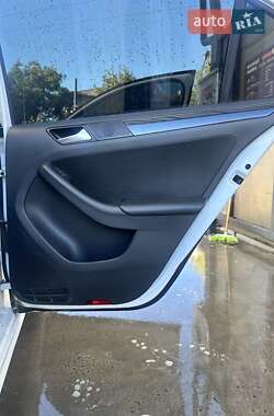 Седан Volkswagen Jetta 2016 в 