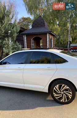 Седан Volkswagen Jetta 2018 в 