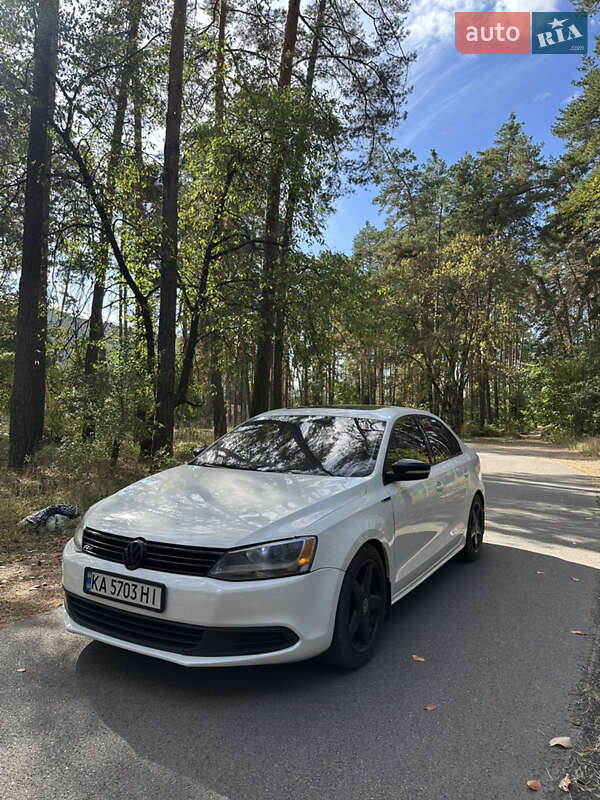Седан Volkswagen Jetta 2011 в 