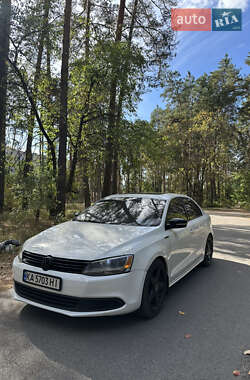 Седан Volkswagen Jetta 2011 в 