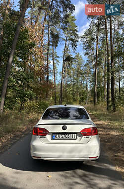 Седан Volkswagen Jetta 2011 в 