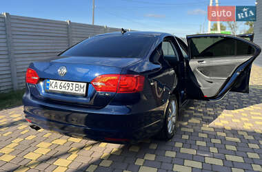 Седан Volkswagen Jetta 2012 в  фото 4 Седан Volkswagen Jetta 2012 в