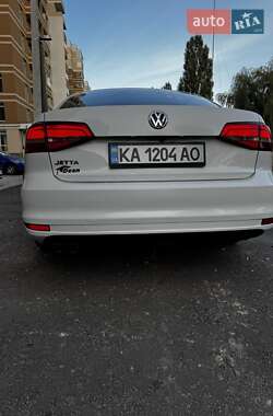 Седан Volkswagen Jetta 2014 в 