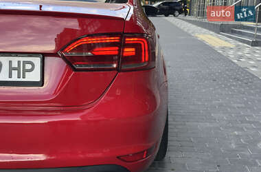 Седан Volkswagen Jetta 2013 в 