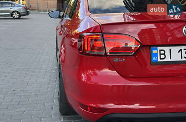 Седан Volkswagen Jetta 2013 в 