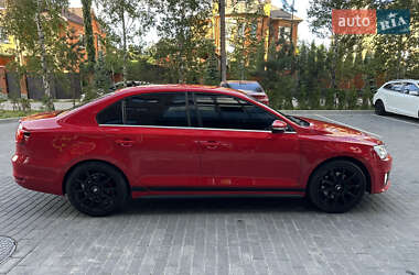 Седан Volkswagen Jetta 2013 в 