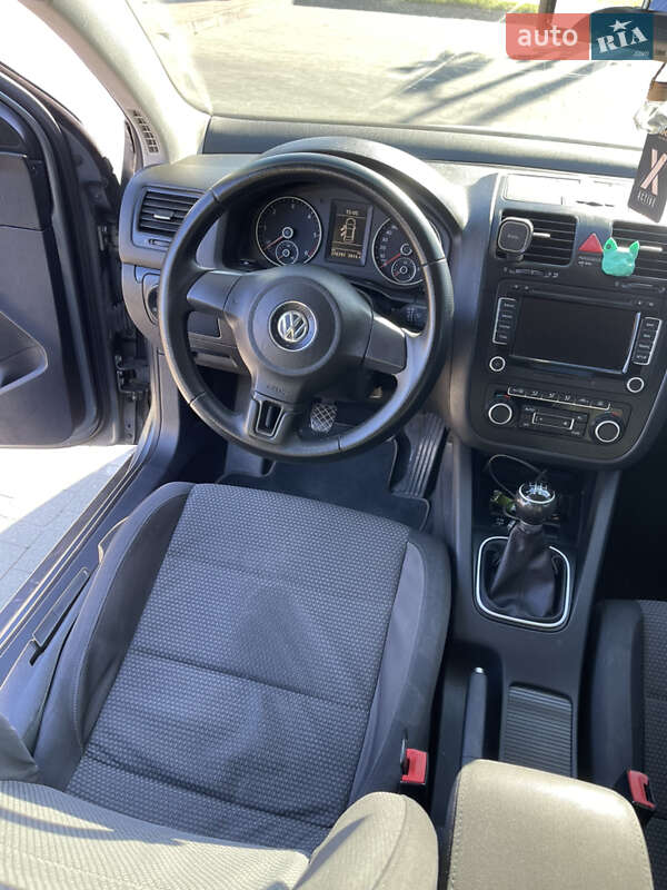 Седан Volkswagen Jetta 2010 в Хмельницькому