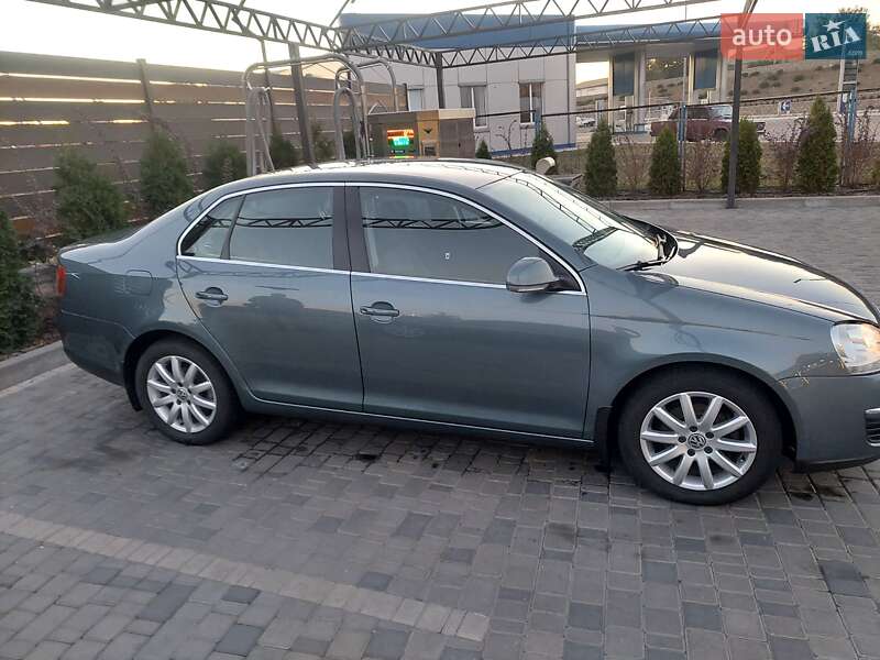 Седан Volkswagen Jetta 2009 в Новоукраинке